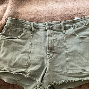 Good American army green shorts